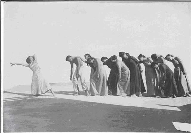 Plate 3: Yehudit Orenstein and Dance Group, 1945.