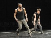 עיסוק חוזר באמנות הריקוד: "דירת שני חדרים" של שינפלד ולאור