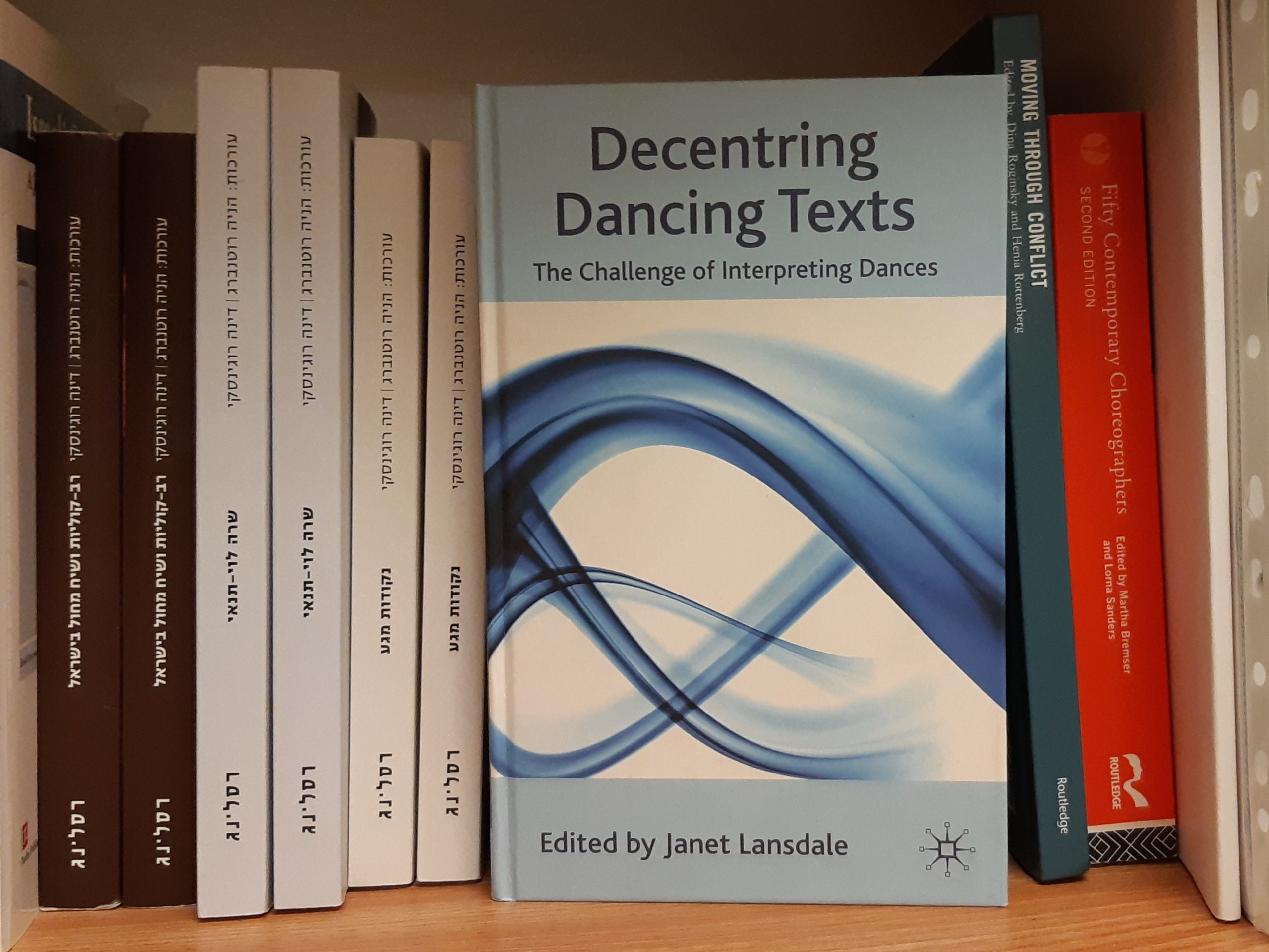 Decentring Dancing Texts: The Challenge of Interpreting Dances